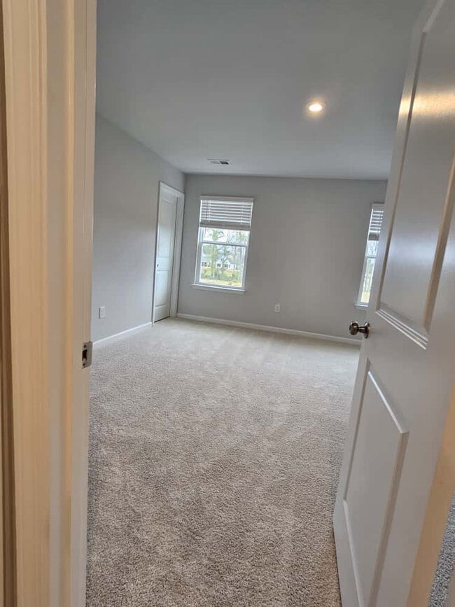 Building Photo - 136 Randwick Ln