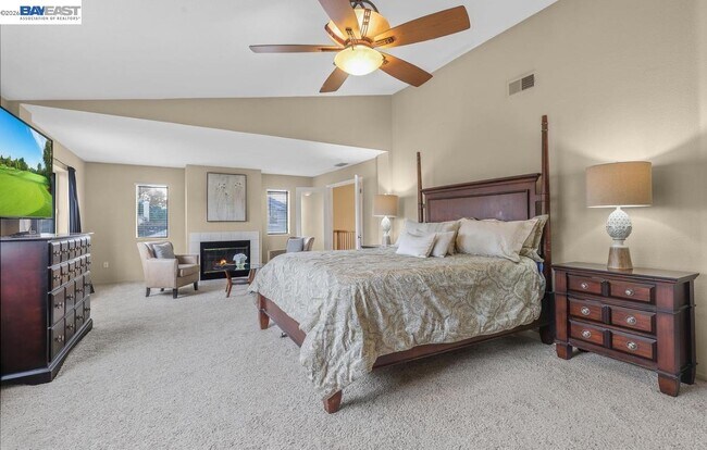 Building Photo - 828 Hollowbrook Dr