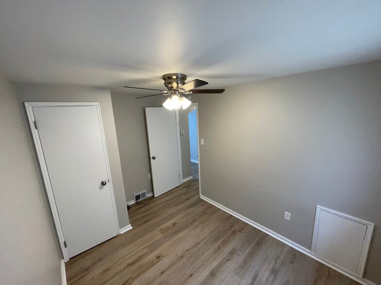 Building Photo - 3200 Overlook Dr