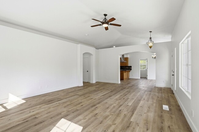 Building Photo - Beautiful Gated Country Property