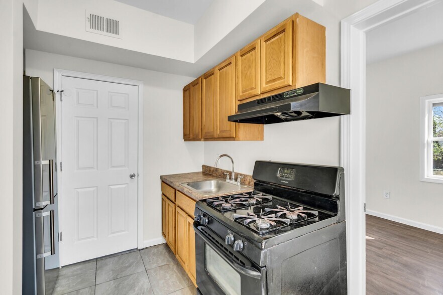 Building Photo - 478 Bath Ave