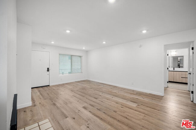 Building Photo - 1650 S Bentley Ave