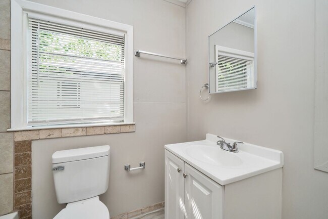 Building Photo - Newly Renovated House for Rent in Leeds, AL – 3 Bed, 2 Bath!