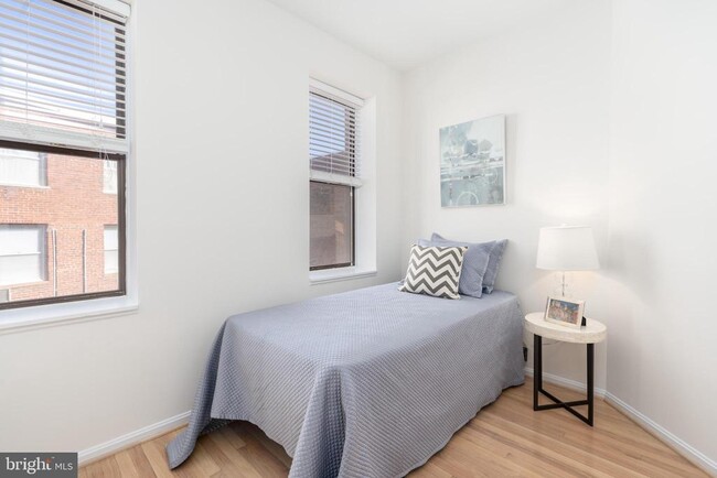 Building Photo - 1843 Mintwood Pl NW