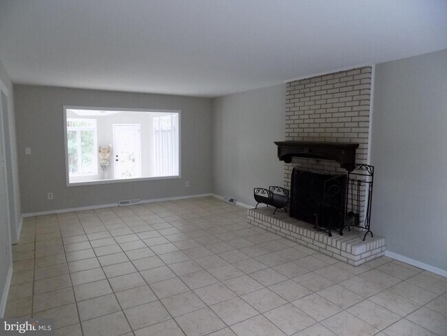 Building Photo - 313 Glenville Rd