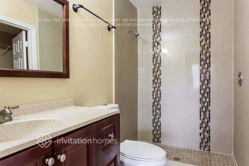 Building Photo - 5741 Northpointe Ln