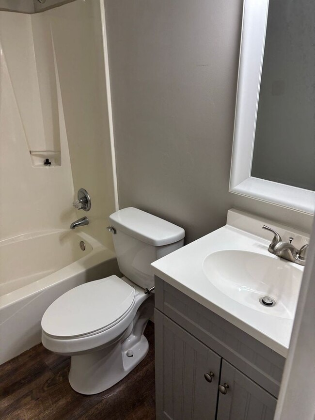 Building Photo - Spacious 3 Bedroom 2 Bath apartment!