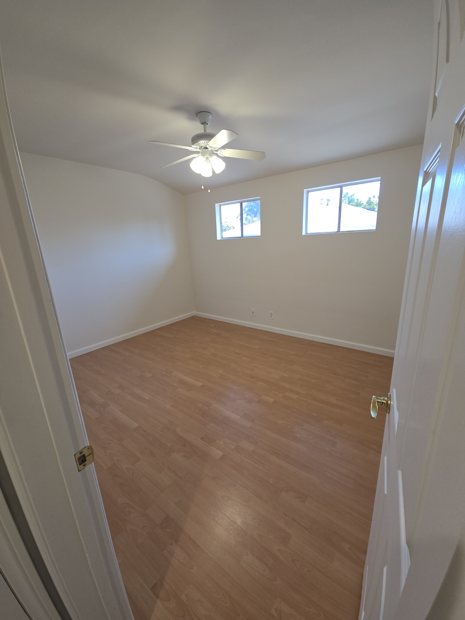 bed 1 - 7637 N Claybeck Ave