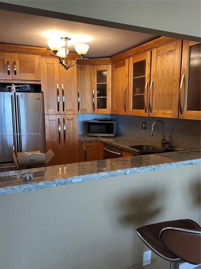 Building Photo - 2030 S Ocean Dr