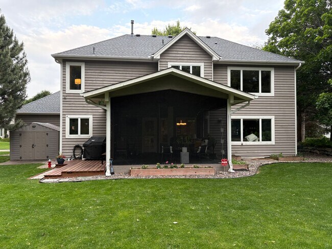 Building Photo - 6560 Shadow Ln