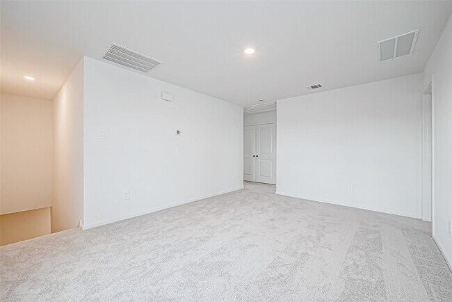 Building Photo - 719-719 Falling Cave Dr