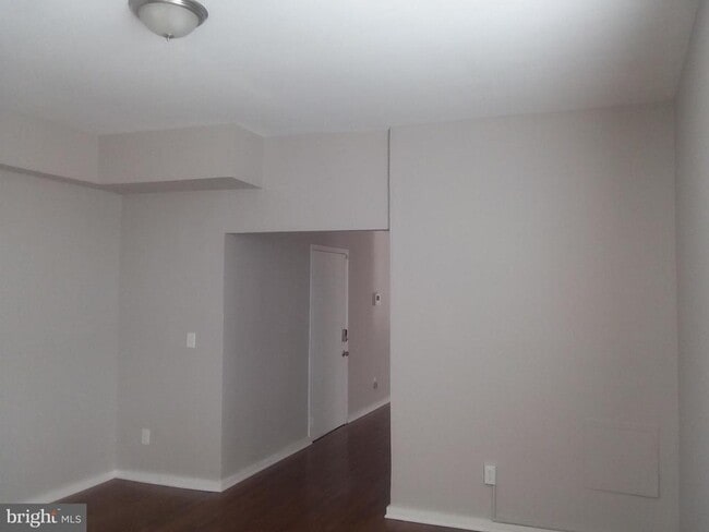 Building Photo - 2012 Mt Royal Terrace