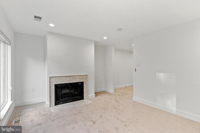 Building Photo - 4214 Embassy Park Dr NW