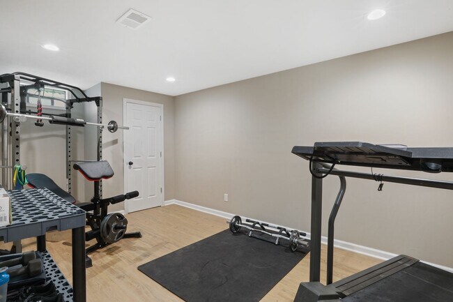 Building Photo - Spacious 4 Bedroom in Millard