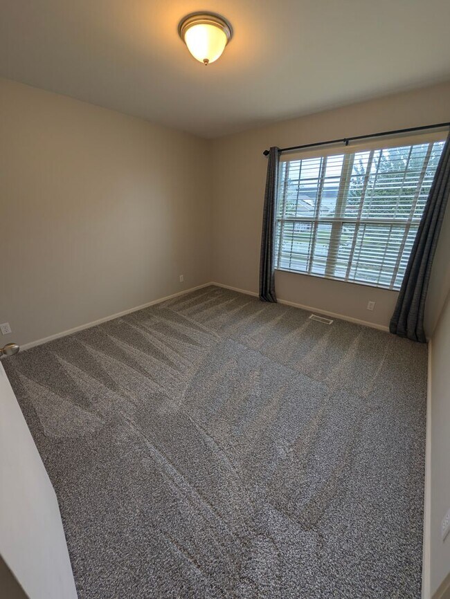 Building Photo - 908 S Mineral Dr