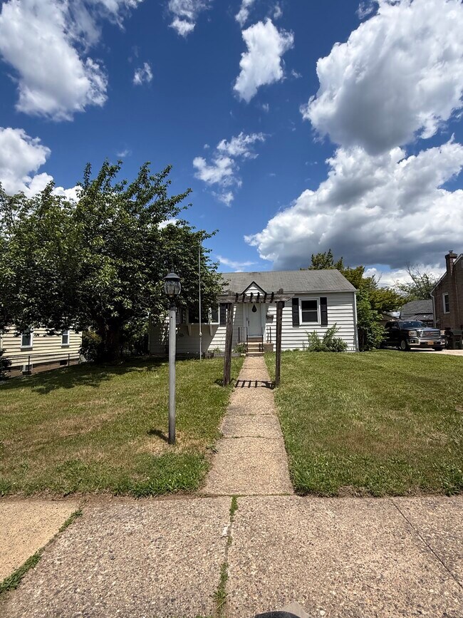 Building Photo - 2701 Fair Oaks Ave