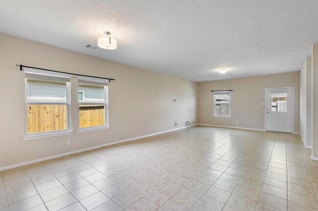 Building Photo - 10903 Woodwind Shadows Dr