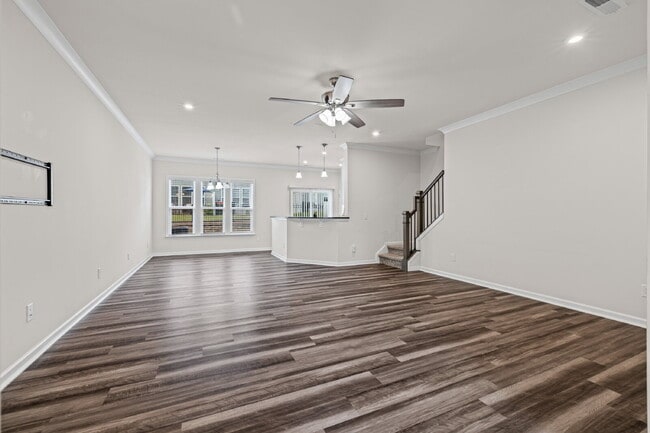 Building Photo - "3-Bed Townhouse Retreat on Elders Story R...