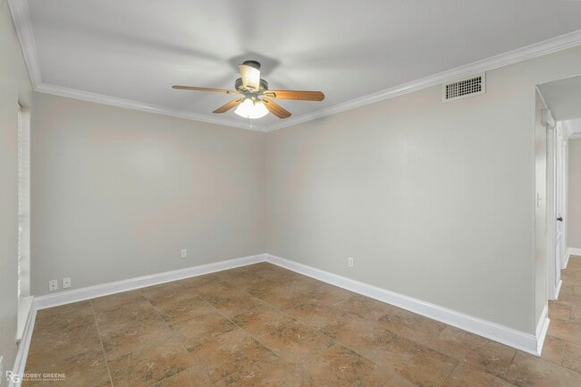 Building Photo - 10001 Stratmore Cir