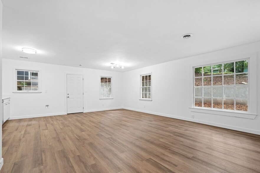 Building Photo - 3124 Shirley Dr