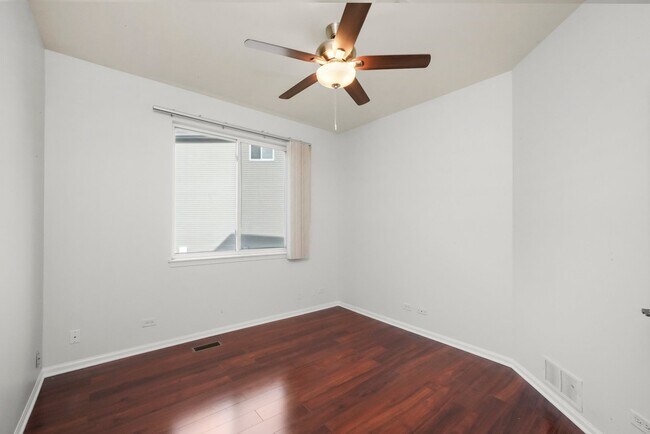 Building Photo - 3251 Thunderbird Ct E