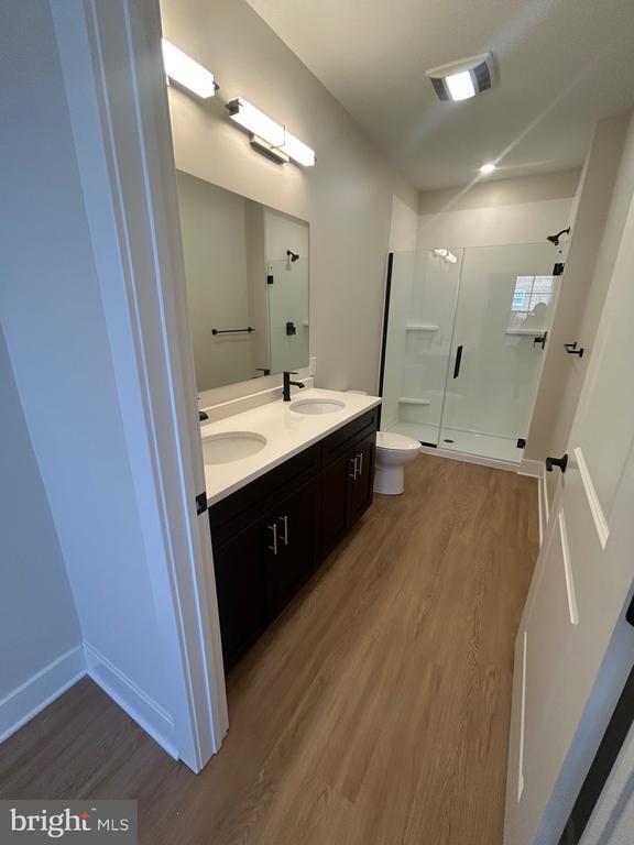 Building Photo - 624 Main St