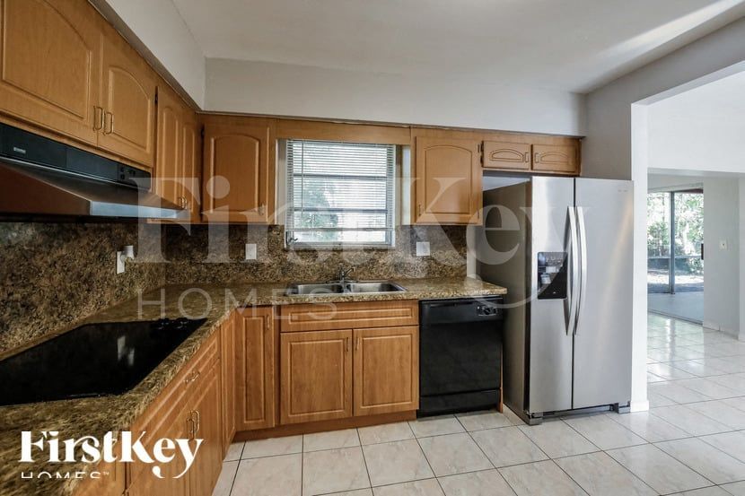 Building Photo - 621 SW 69th Terrace