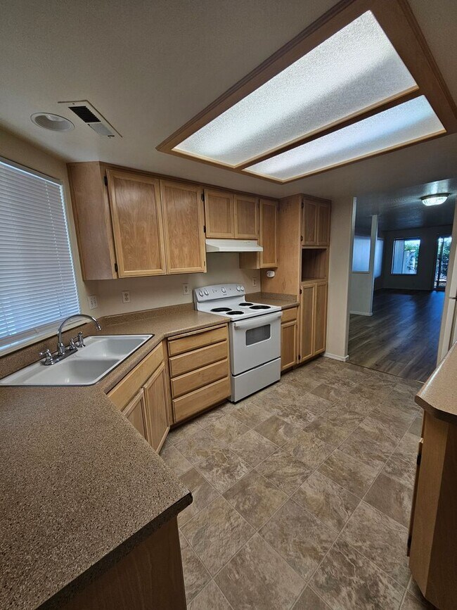 Building Photo - 1345