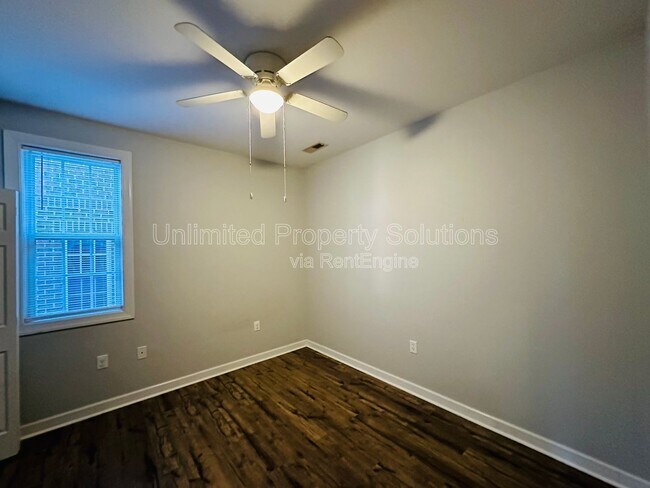 Building Photo - 5244 Christian Dr