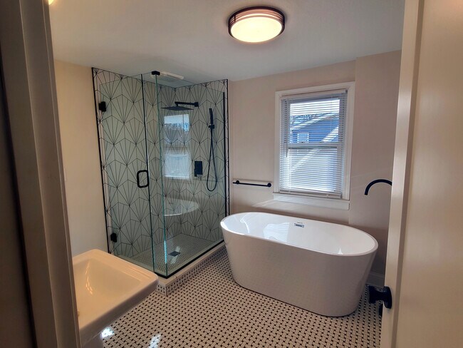 Building Photo - 5511 Lydia Ave