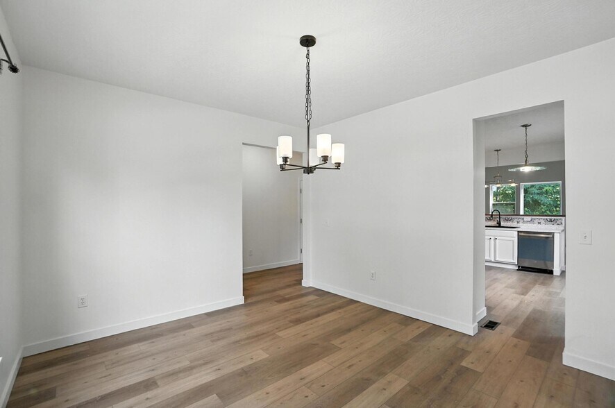 Building Photo - 2380 Oaktree Pl