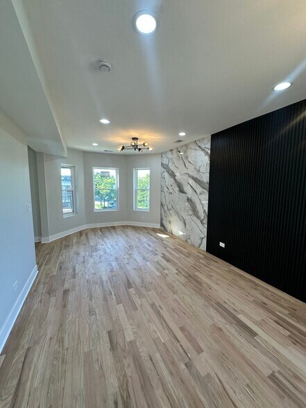 Building Photo - 7545 S Peoria St