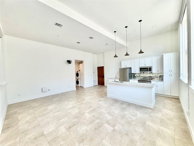 Building Photo - 2102 Mechanic St