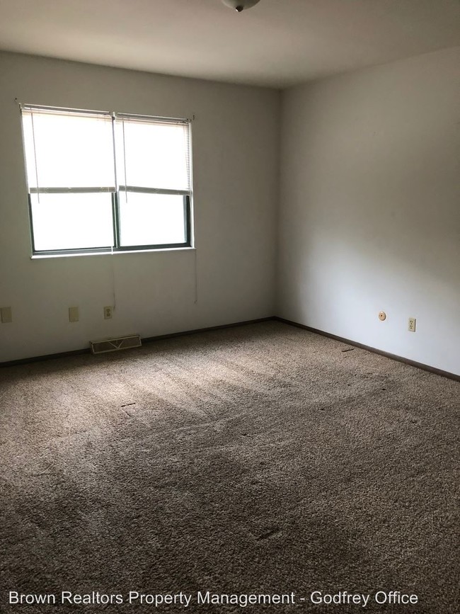 Building Photo - 13056 Redbud Ct