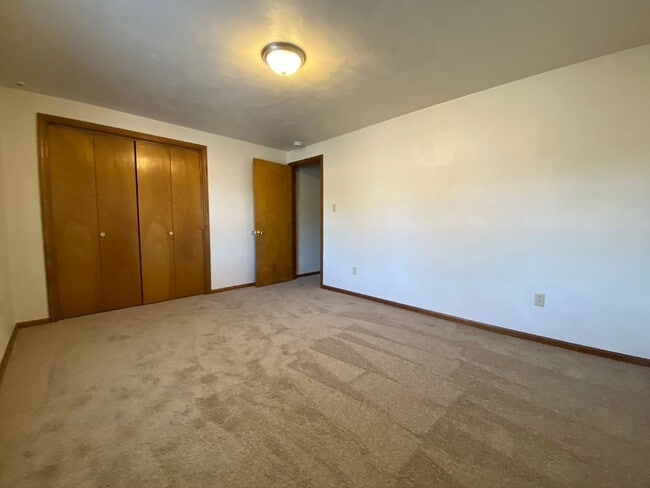 Building Photo - Spectacular 2 BR / 1.5 BR Townhouse in Latrobe! Washer & Dryer Provided! Call Today!