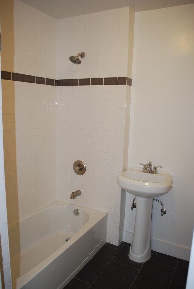 Building Photo - 793