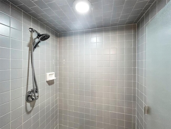 Building Photo - 5717 Taylor Draper Cove