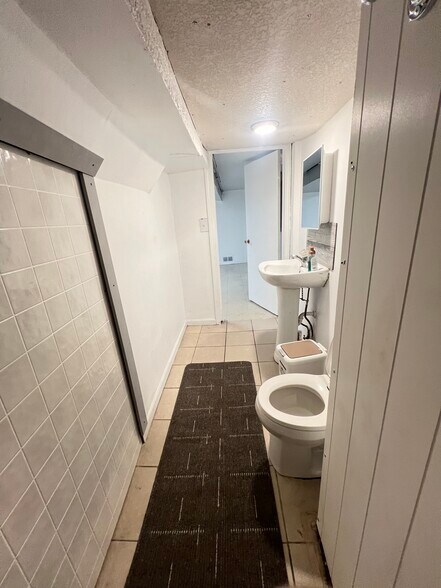 Building Photo - 3139 W Pershing Rd