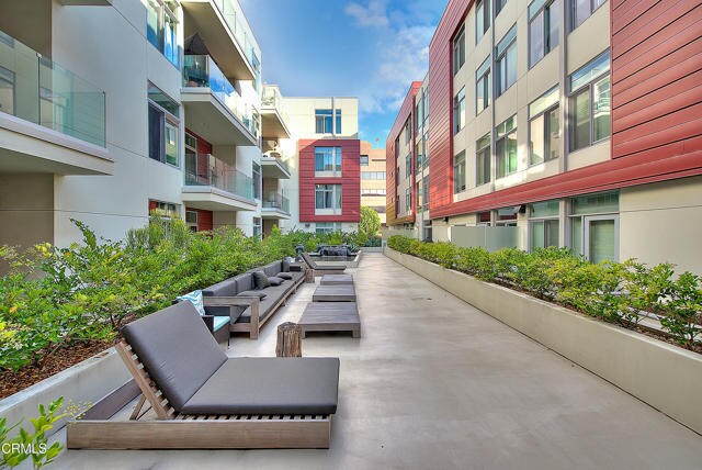 Building Photo - 133 S Los Robles Ave