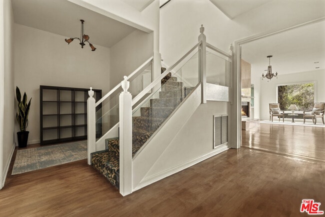 Building Photo - 3780 1/2 Multiview Dr