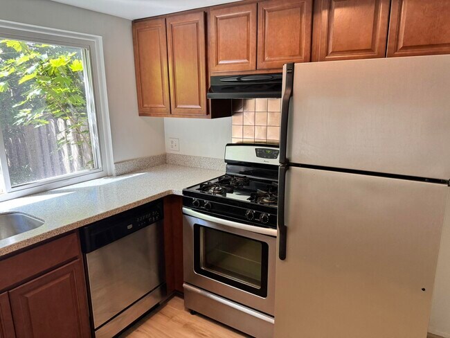 Building Photo - 3200 Bolgos Cir
