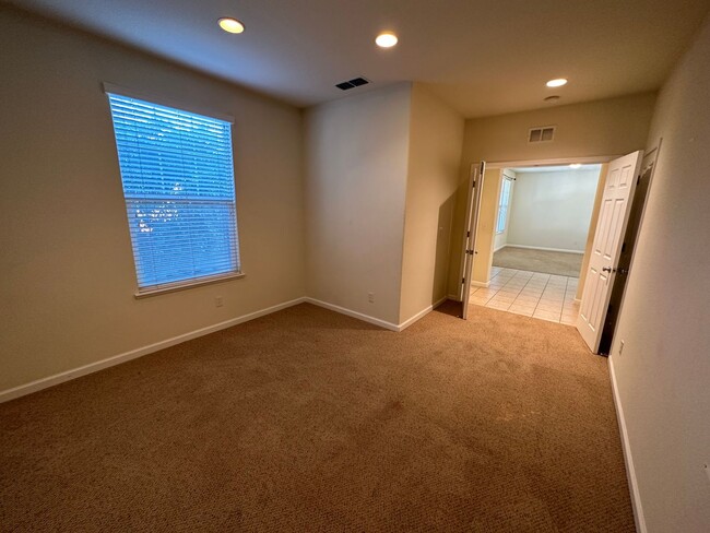 Building Photo - Beautiful 5 Bedroom, 3 Bath Mountain House...