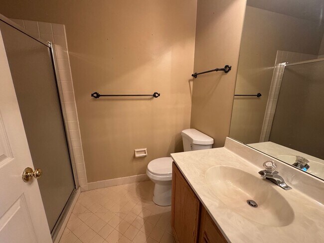 Building Photo - 102 Ravenwood Pl