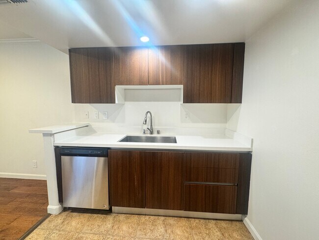 Building Photo - 13012 Riverside Dr