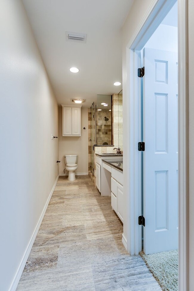 Building Photo - COMING APRIL 2026!!! Stunning Country Club Townhome!!