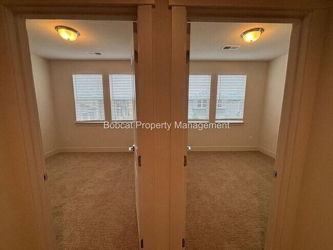 Building Photo - 1112 Little Ln