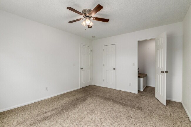 Building Photo - Lovely Three bed / Two bath for rent