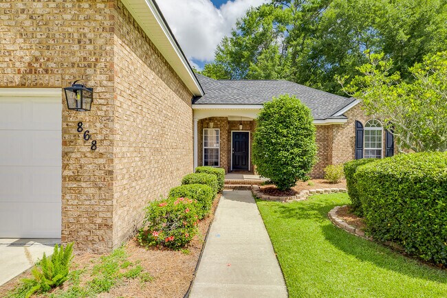 Building Photo - 868 Young Way