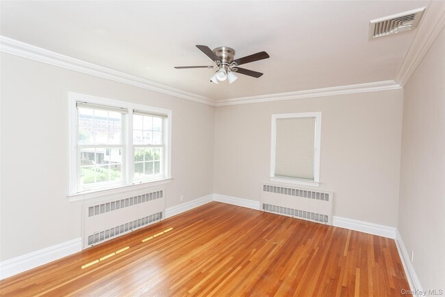 Building Photo - 355 E Beech St