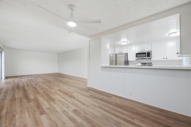 Building Photo - 1022 San Marino Dr